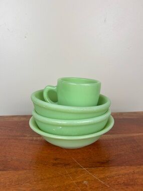 Lot of Vintage FireKing Jadeite Bowls and Mug